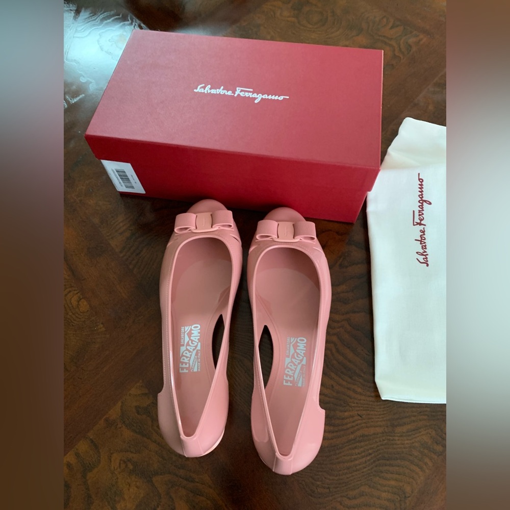 ❤️SOLD Salvatore Ferragamo Desert Rose Vara Jelly Ballet Flats. NWB US Size 11